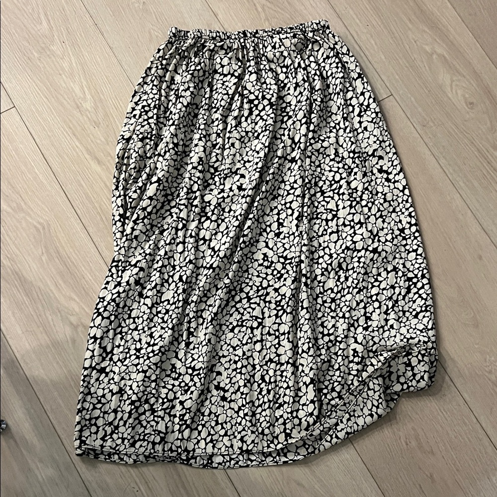 T Tahari Black and Cream Midi Skirt